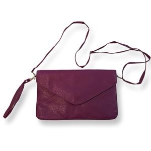 NWOT Crossbody/Wristlet Envelope Cluch